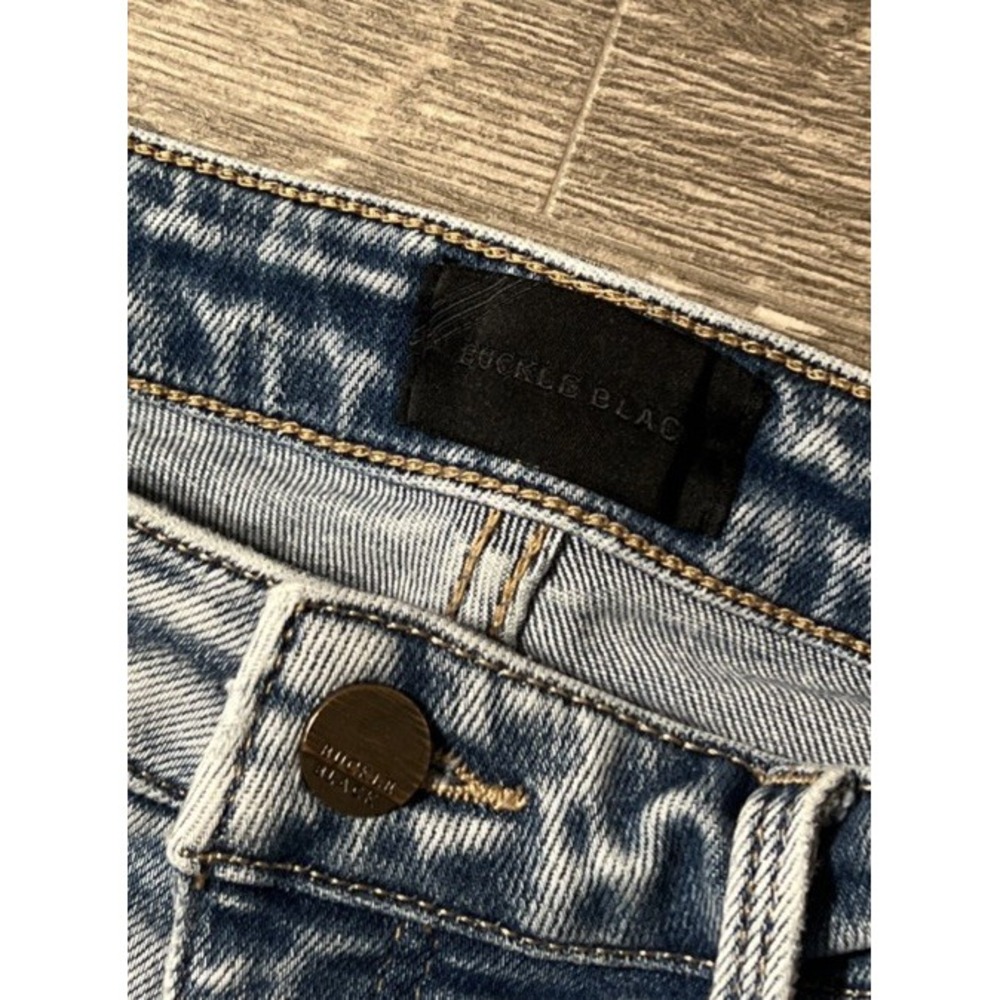 Buckle Black Fit No. 53 Cropped Straight Mid Rise Distressed Jeans Size 30x28 - Picture 4 of 10